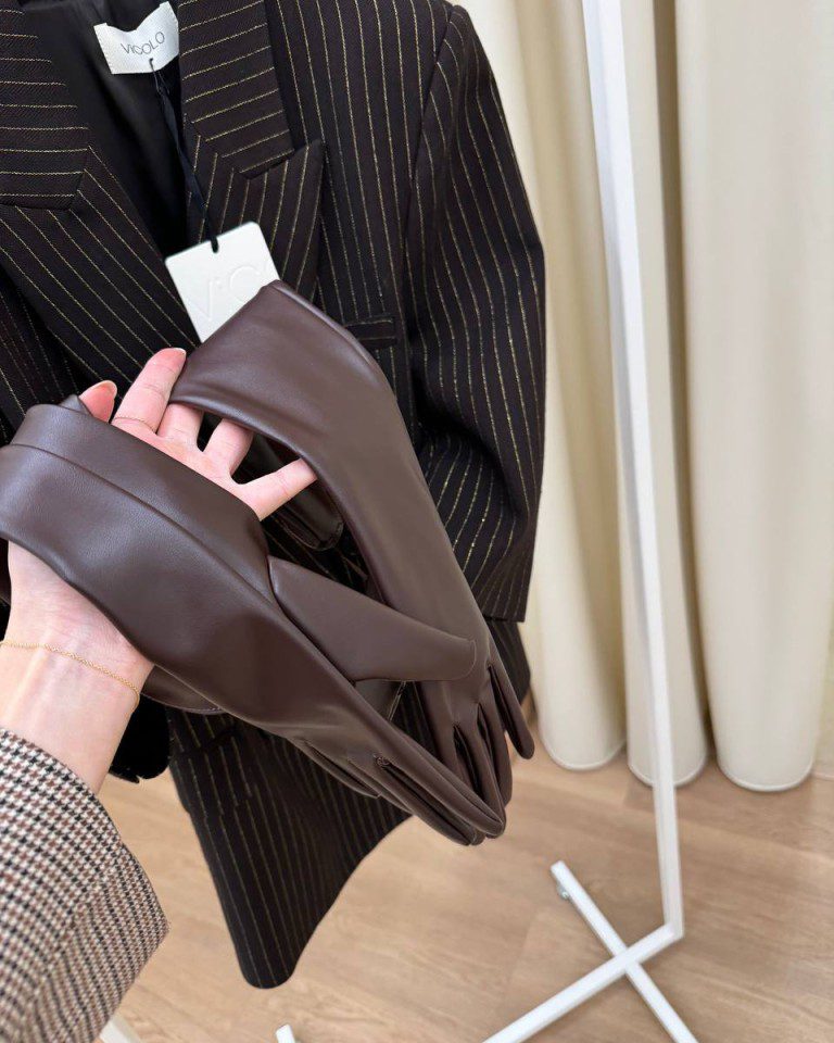 Giacca doppiopetto moro gessata con lurex e guanti Vicolo Shop Online Giacca doppiopetto moro gessata con lurex e guanti Vicolo