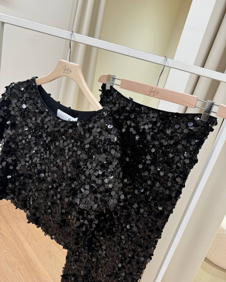 Top nero manica corta con paillettes HaveOne Shop Online Top nero manica corta con paillettes HaveOne