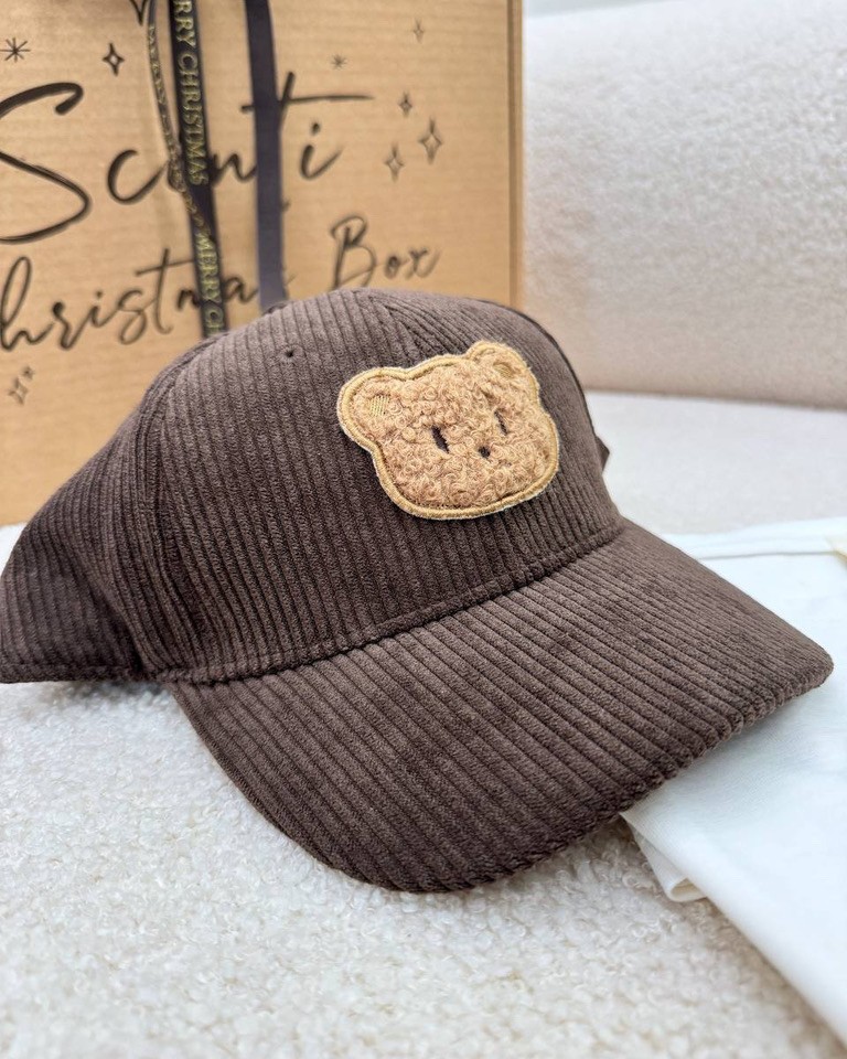 Cappello velluto a coste moro patch orsetto Vicolo Shop Online Cappello velluto a coste moro patch orsetto Vicolo