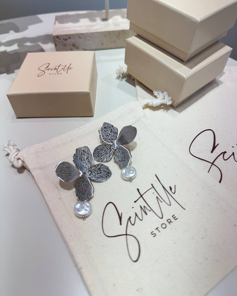 Orecchini a fiore con perla argentati Shop Online Orecchini a fiore con perla argentati