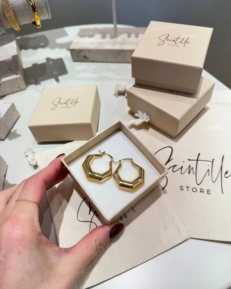 Orecchini dorati a campanella geometrica Shop Online Orecchini dorati a campanella geometrica