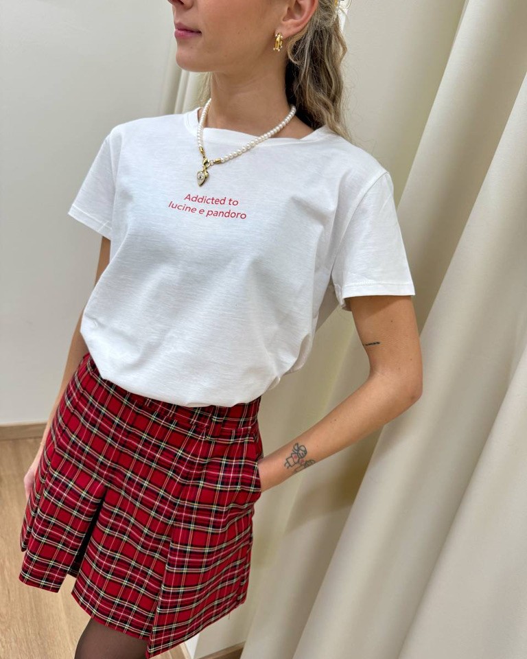 T-shirt stampa “Addicted to lucine e pandoro” Vicolo Shop Online T-shirt stampa “Addicted to lucine e pandoro” Vicolo