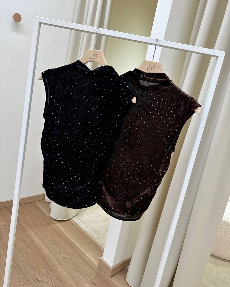 Top in velluto moro con strass collo vulcano Kontatto Shop Online Top in velluto moro con strass collo vulcano Kontatto