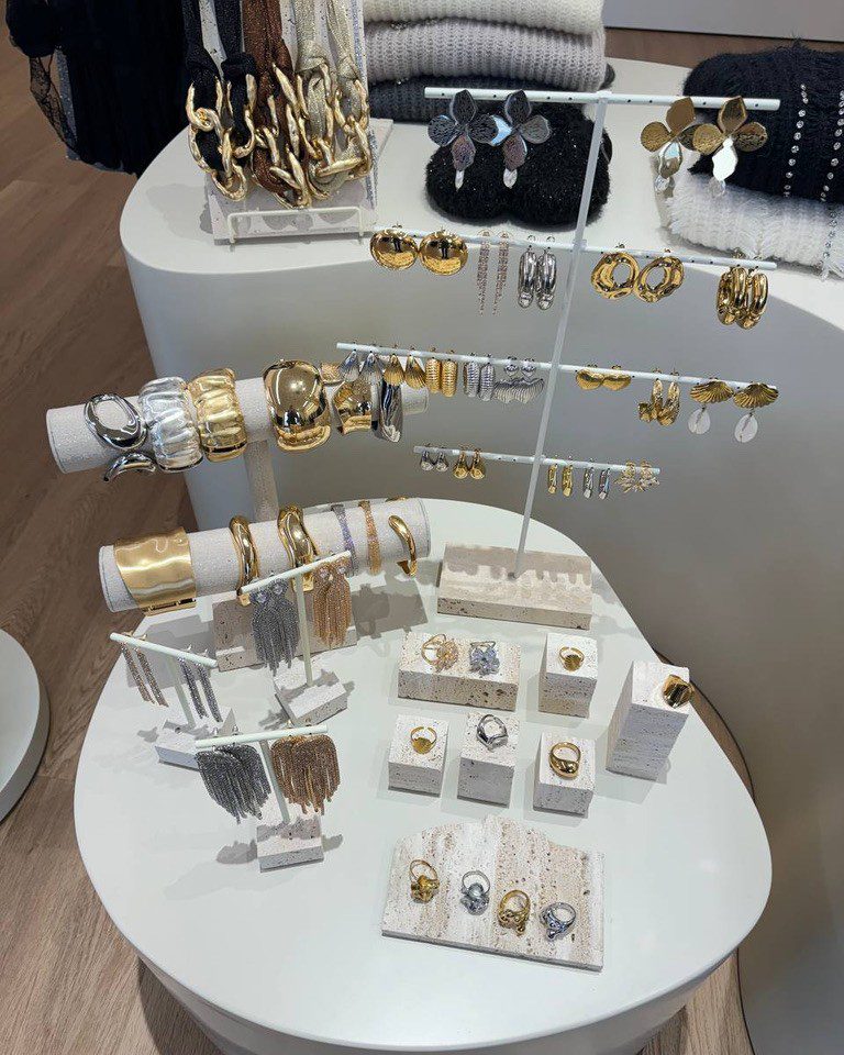 Orecchini cascata strass con pietra goccia dorati Shop Online Orecchini cascata strass con pietra goccia dorati