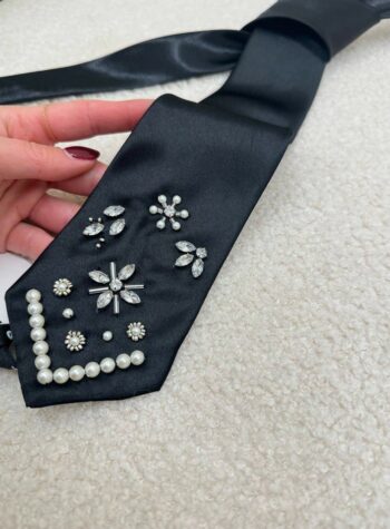 Shop Online Cravatta raso nero con perle e strass HaveOne