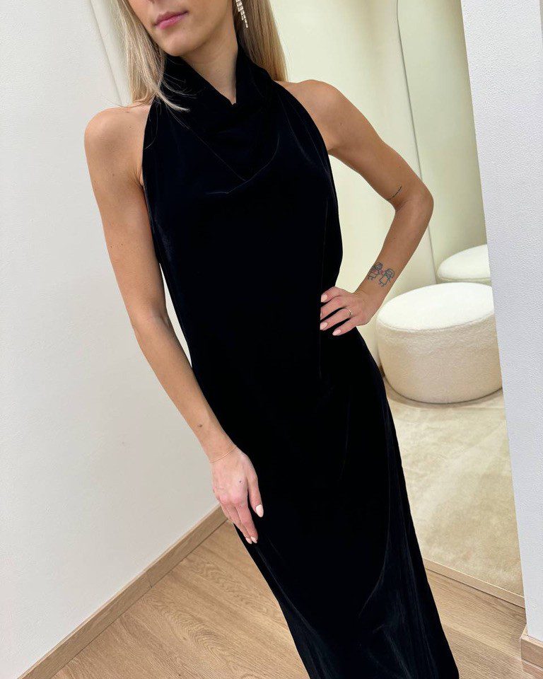 Abito lungo con scollo all'americana in velluto nero Vicolo Shop Online Abito lungo con scollo all'americana in velluto nero Vicolo