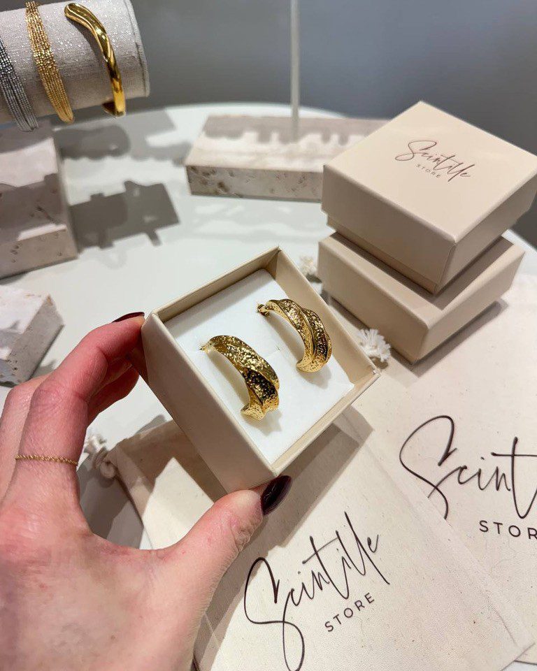 Orecchini dorati effetto picchiettato Shop Online Orecchini dorati effetto picchiettato