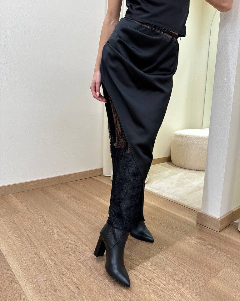 Gonna in raso nera drappeggiata con sottogonna in pizzo HaveOne Shop Online Gonna in raso nera drappeggiata con sottogonna in pizzo HaveOne