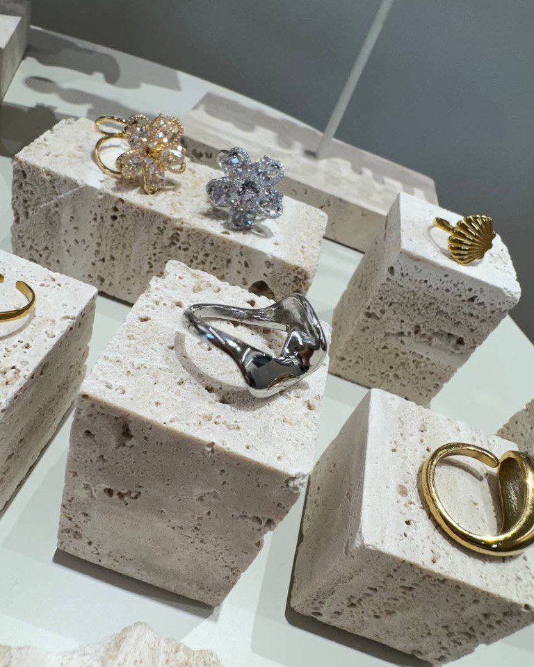 Anello forma irregolare ondulata argentato Shop Online Anello forma irregolare ondulata argentato