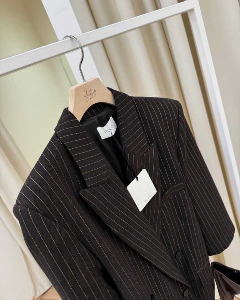 Giacca doppiopetto moro gessata con lurex e guanti Vicolo Shop Online Giacca doppiopetto moro gessata con lurex e guanti Vicolo