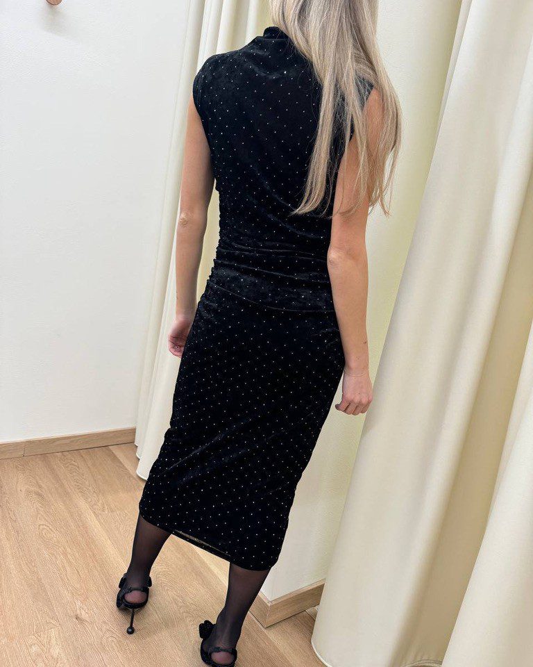 Abito midi in velluto nero e strass con drappeggio Kontatto Shop Online Abito midi in velluto nero e strass con drappeggio Kontatto