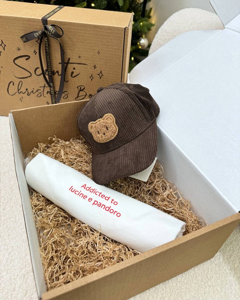 Cappello velluto a coste moro patch orsetto Vicolo Shop Online Cappello velluto a coste moro patch orsetto Vicolo