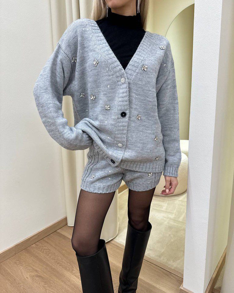 Cardigan in maglia grigio con cabochon Vicolo Shop Online Cardigan in maglia grigio con cabochon Vicolo