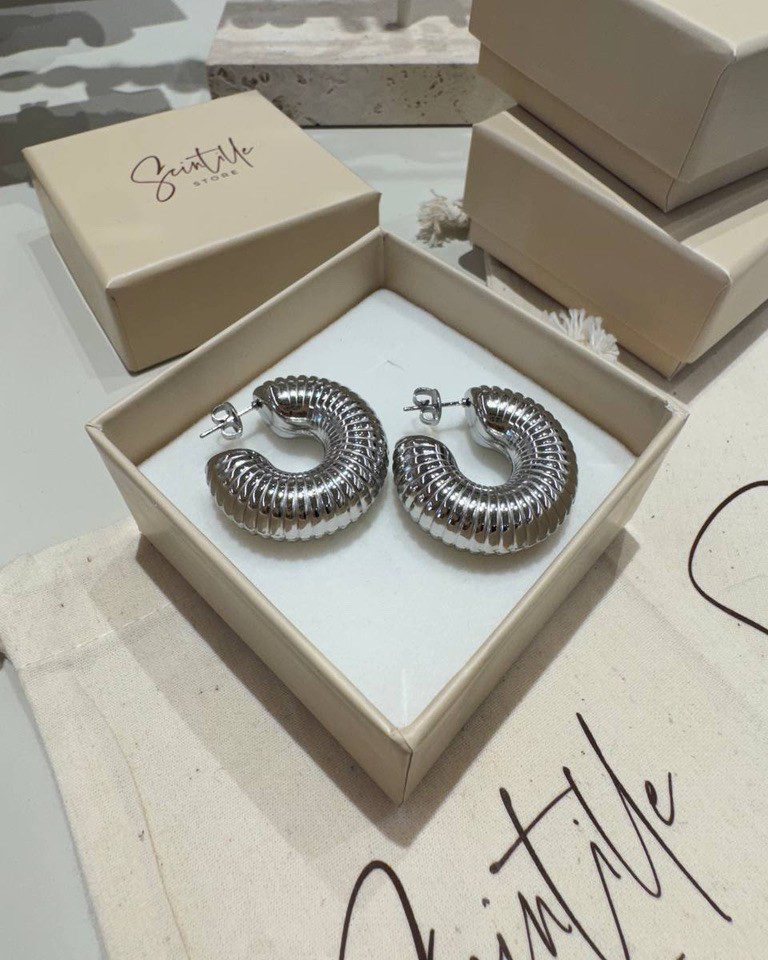 Orecchini a campanella rigati argentati Shop Online Orecchini a campanella rigati argentati