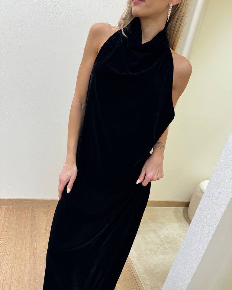 Abito lungo con scollo all'americana in velluto nero Vicolo Shop Online Abito lungo con scollo all'americana in velluto nero Vicolo