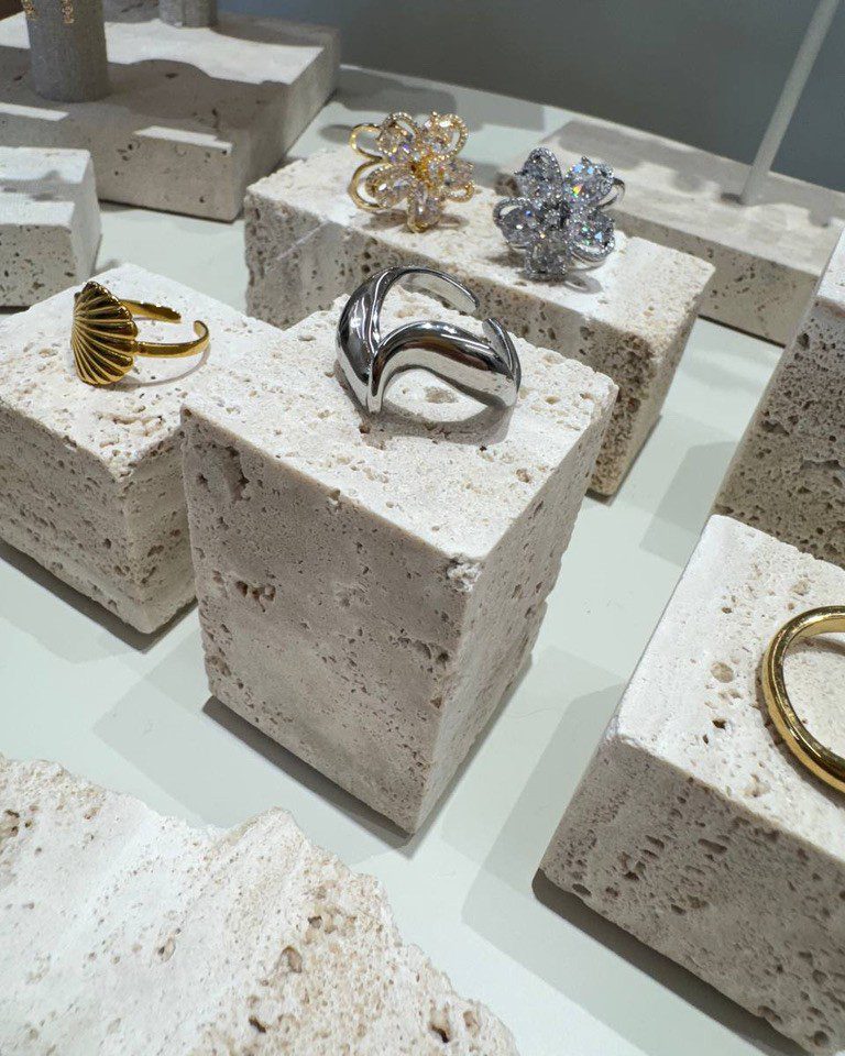 Anello forma irregolare ondulata argentato Shop Online Anello forma irregolare ondulata argentato