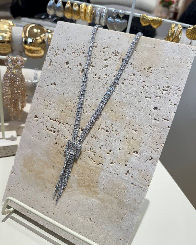 Collana con pietre a cascata argentata Shop Online Collana con pietre a cascata argentata