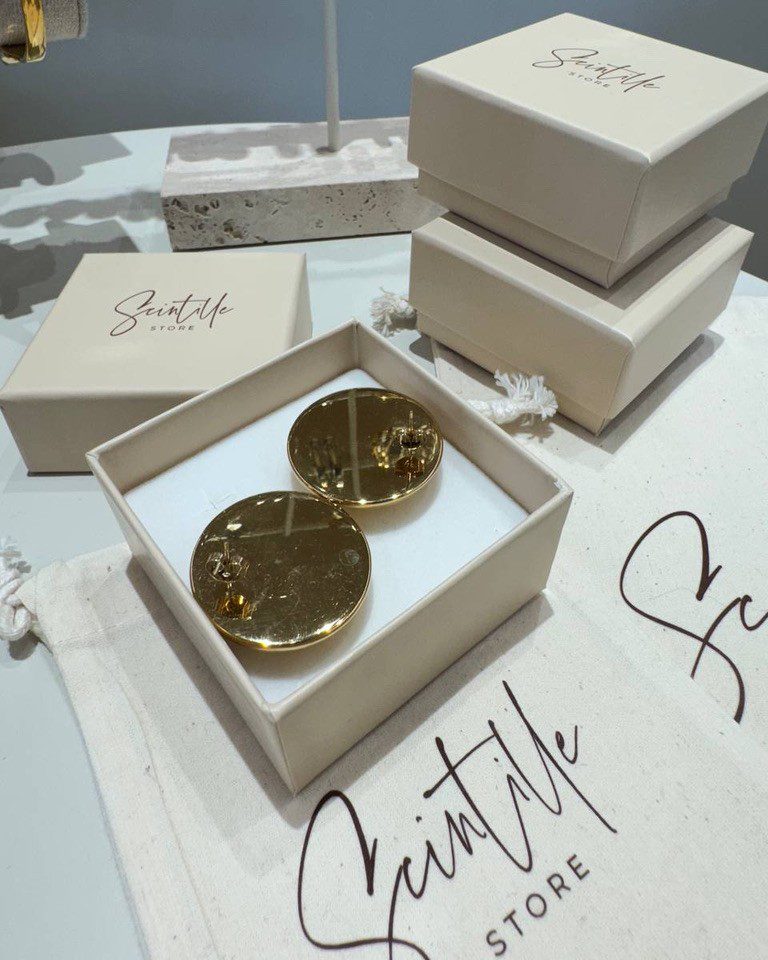 Orecchini a bottone sferico dorato Shop Online Orecchini a bottone sferico dorato