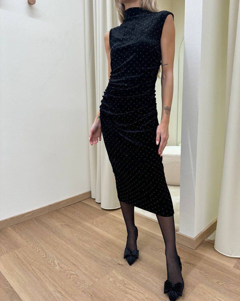 Abito midi in velluto nero e strass con drappeggio Kontatto Shop Online Abito midi in velluto nero e strass con drappeggio Kontatto