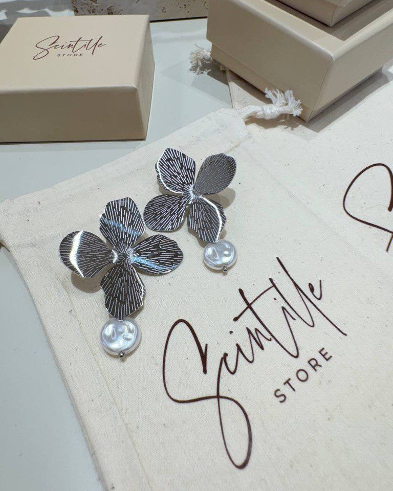 Orecchini a fiore con perla argentati Shop Online Orecchini a fiore con perla argentati