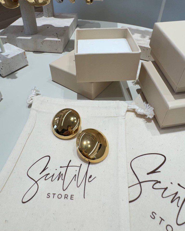 Orecchini a bottone sferico dorato Shop Online Orecchini a bottone sferico dorato