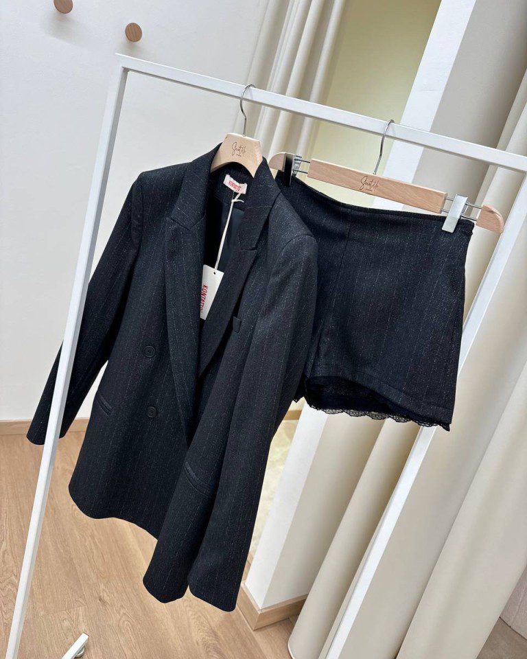 Giacca doppiopetto over nera con lurex argento Kontatto Shop Online Giacca doppiopetto over nera con lurex argento Kontatto