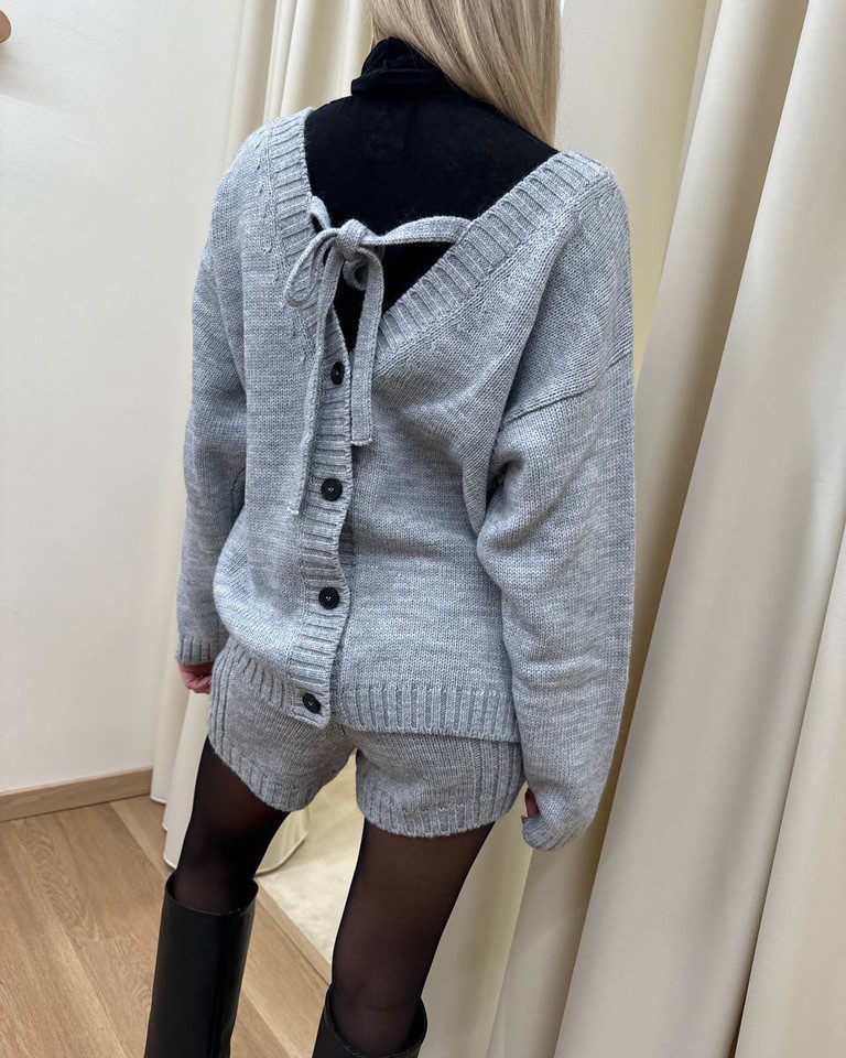 Cardigan in maglia grigio con cabochon Vicolo Shop Online Cardigan in maglia grigio con cabochon Vicolo