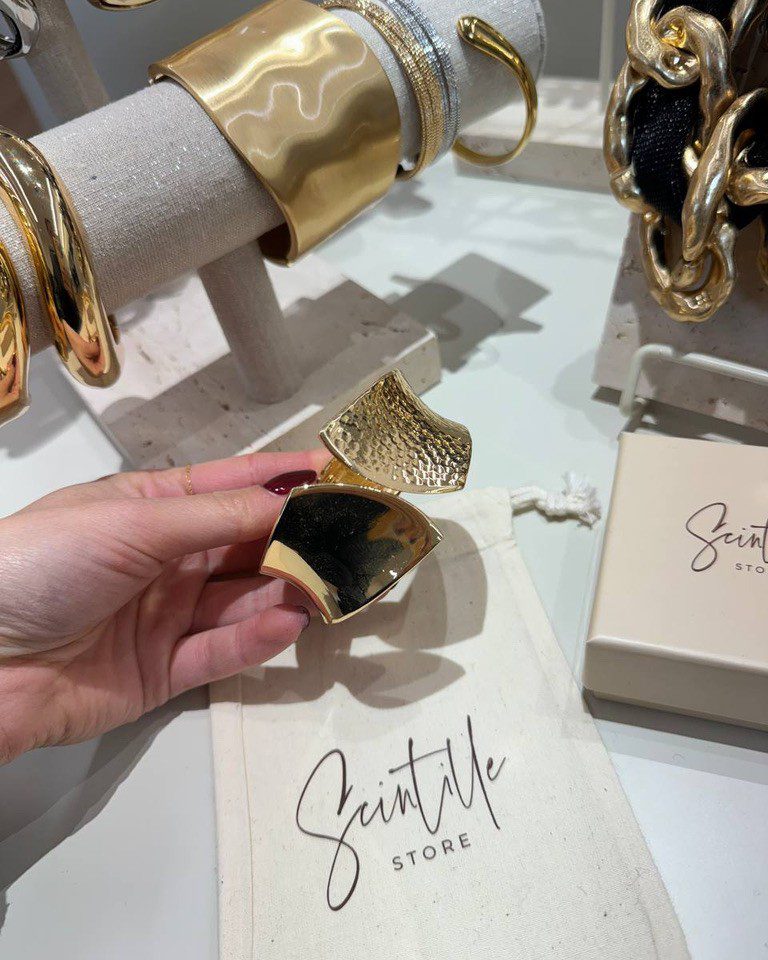 Bracciale a fascia asimmetrico dorato Shop Online Bracciale a fascia asimmetrico dorato