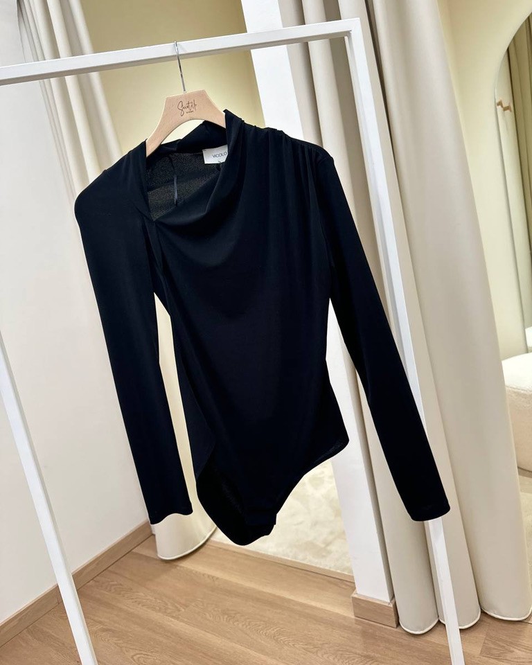 Body cady nero scollo asimmetrico drappeggiato Vicolo Shop Online Body cady nero scollo asimmetrico drappeggiato Vicolo