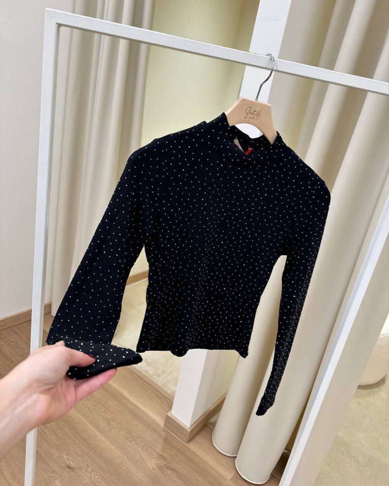 Maglietta aderente nera con strass argento Kontatto Shop Online Maglietta aderente nera con strass argento Kontatto