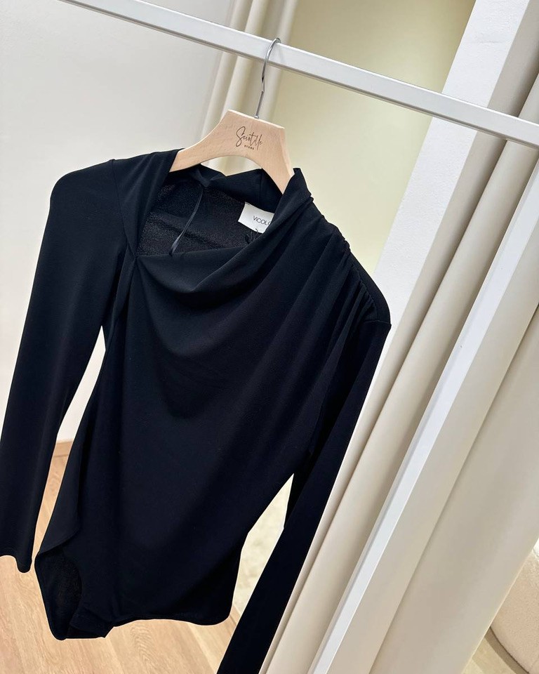 Body cady nero scollo asimmetrico drappeggiato Vicolo Shop Online Body cady nero scollo asimmetrico drappeggiato Vicolo
