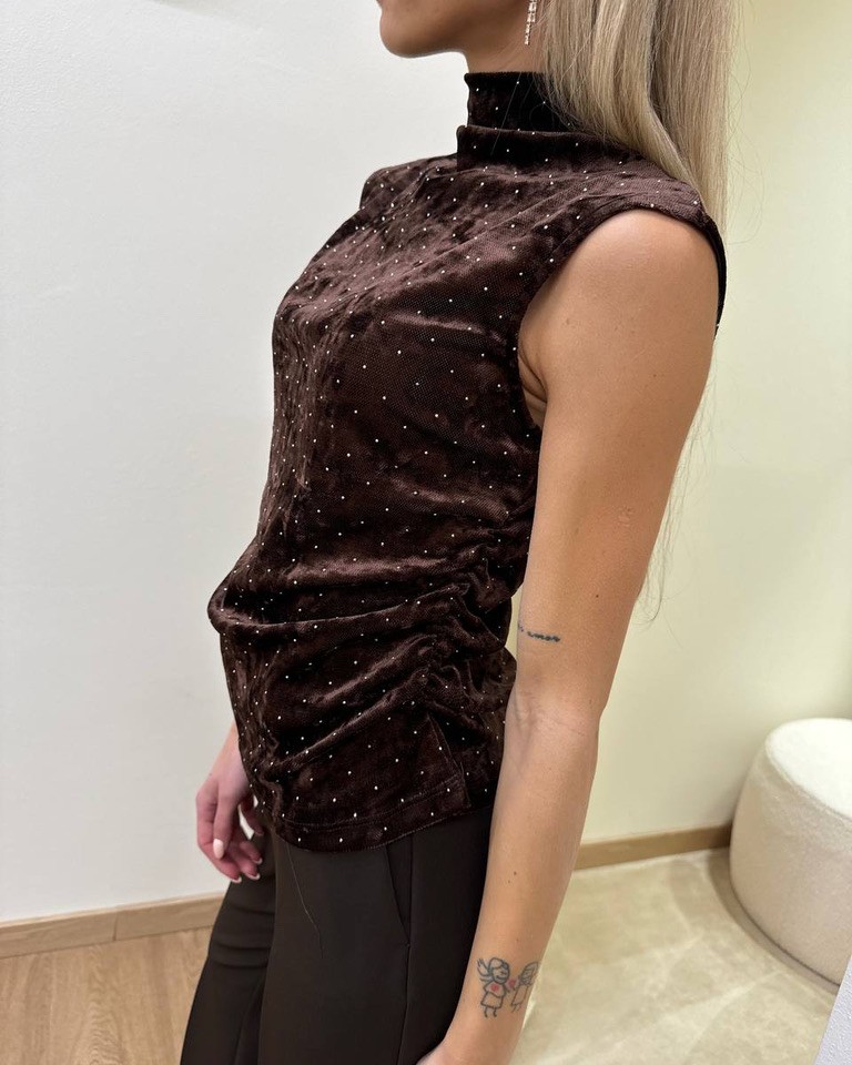 Top in velluto moro con strass collo vulcano Kontatto Shop Online Top in velluto moro con strass collo vulcano Kontatto