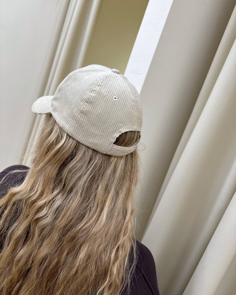 Cappello velluto a coste burro patch orsetto Vicolo Shop Online Cappello velluto a coste burro patch orsetto Vicolo