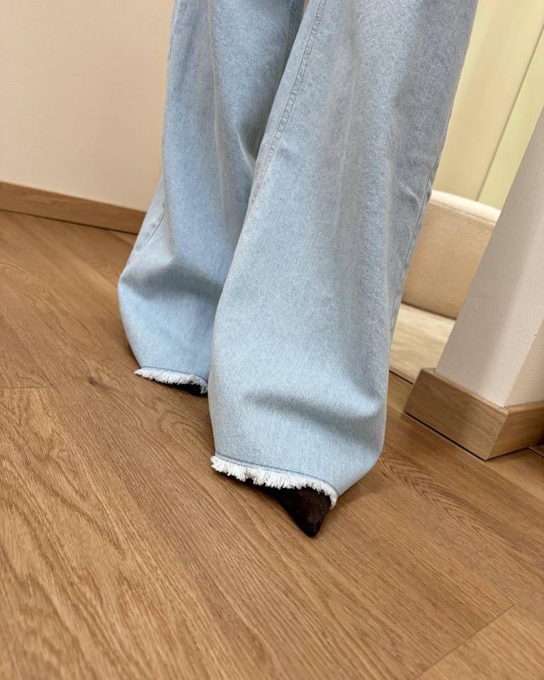 Jeans Lexie chiaro con sfrangiature Vicolo Shop Online Jeans Lexie chiaro con sfrangiature Vicolo