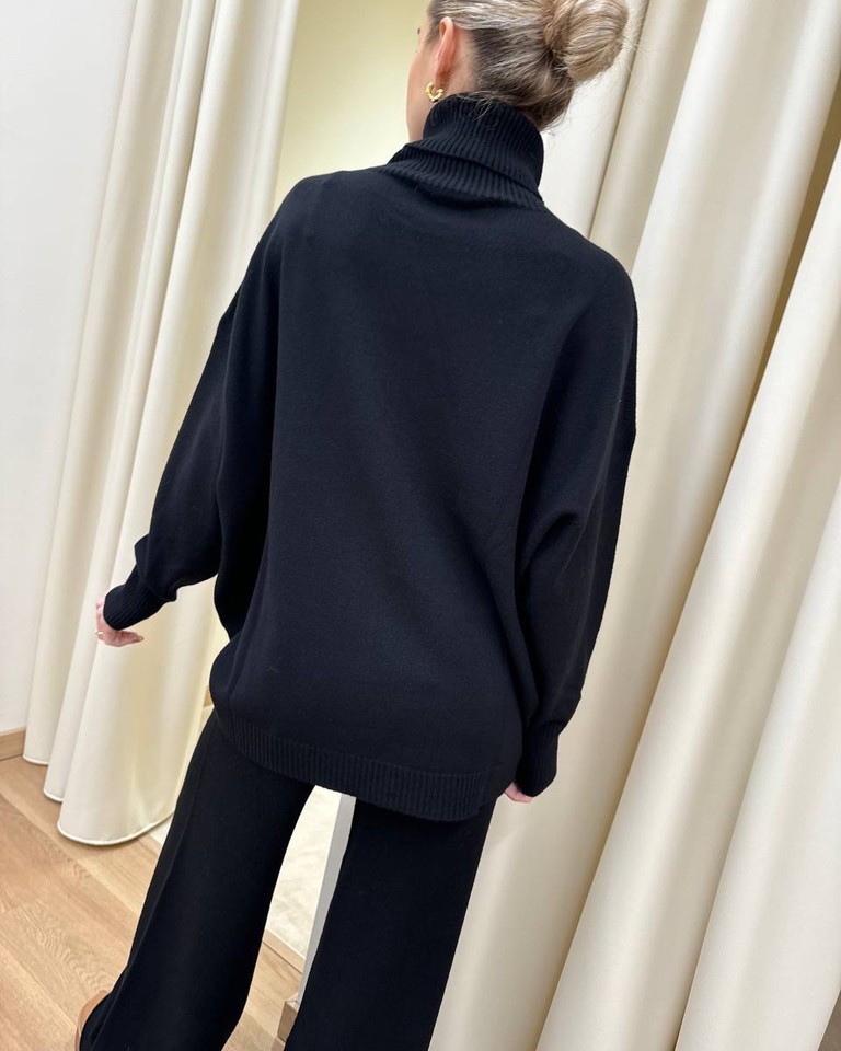 Completo in maglia nero pantalone e maglia collo alto HaveOne Shop Online Completo in maglia nero pantalone e maglia collo alto HaveOne