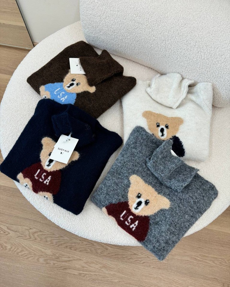 Maglione grigio collo alto intarsio orsetto Susy Mix Shop Online Maglione grigio collo alto intarsio orsetto Susy Mix