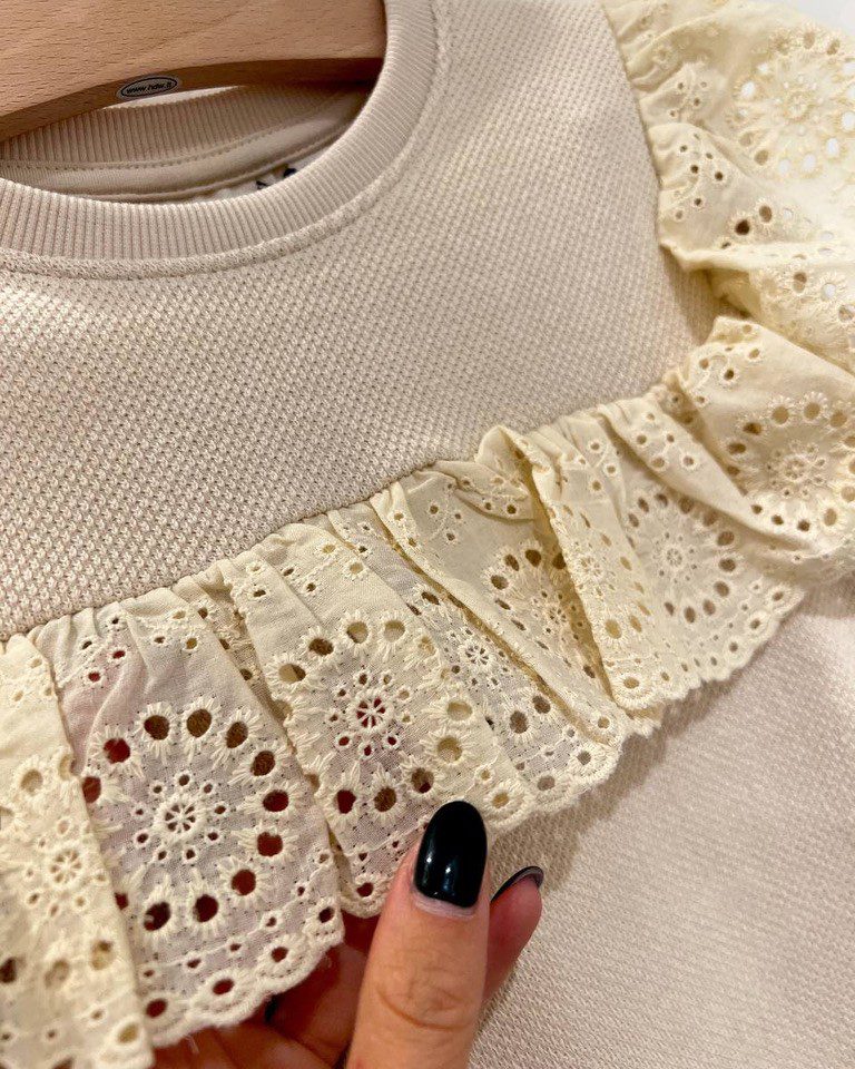 Felpa burro con pizzo san gallo Lil' Atelier Shop Online Felpa burro con pizzo san gallo Lil' Atelier