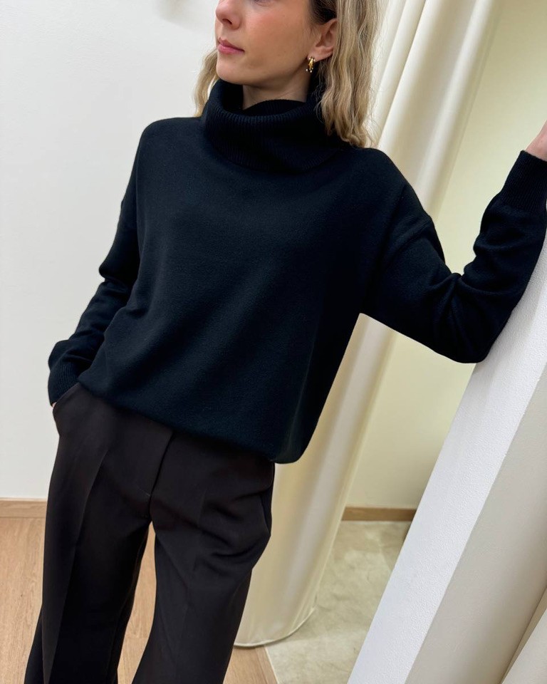 Maglia over collo ciambella nera Susy Mix Shop Online Maglia over collo ciambella nera Susy Mix