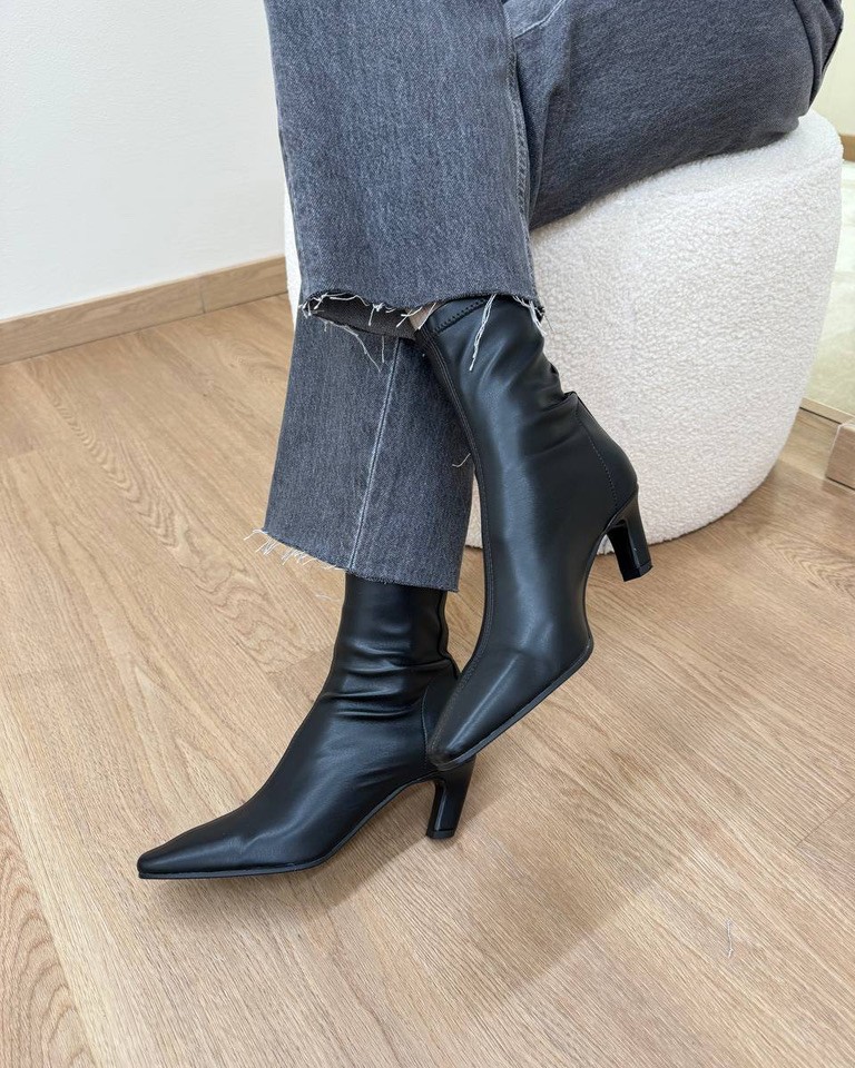 Stivaletto a calza in nappa nero Ovyè Shop Online Stivaletto a calza in nappa nero Ovyè