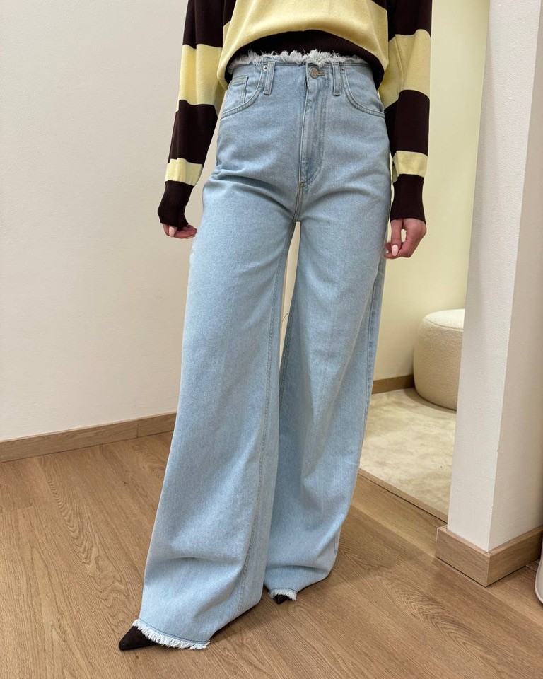 Jeans Lexie chiaro con sfrangiature Vicolo Shop Online Jeans Lexie chiaro con sfrangiature Vicolo