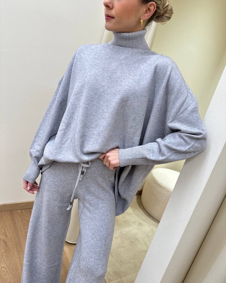 Completo in maglia grigio pantalone e maglia collo alto HaveOne Shop Online Completo in maglia grigio pantalone e maglia collo alto HaveOne