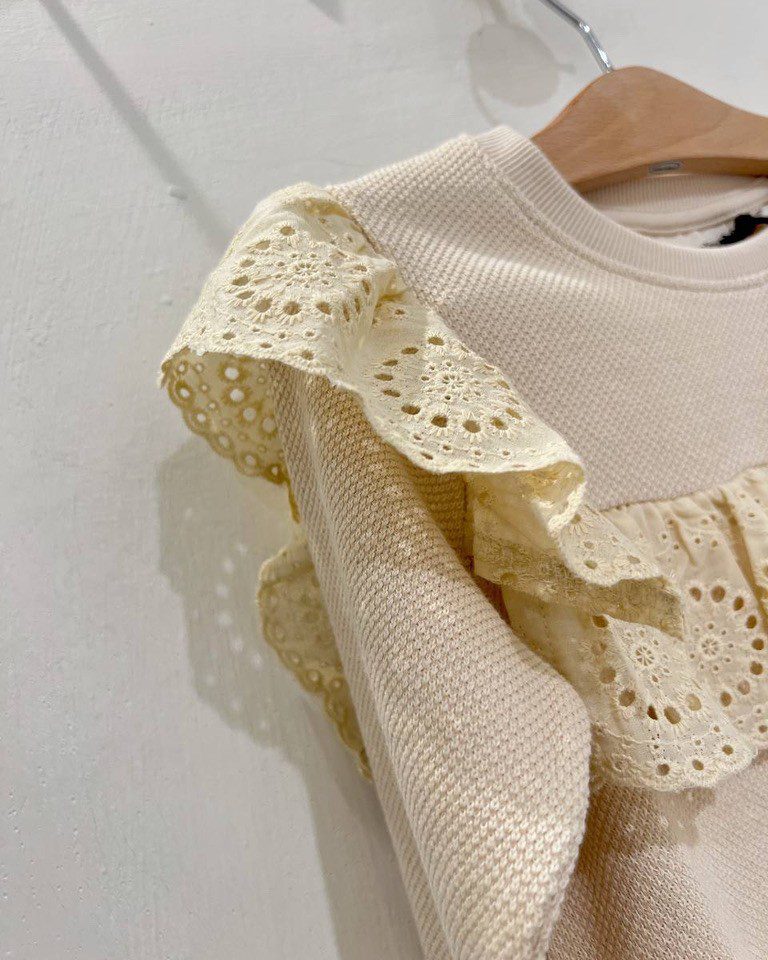 Felpa burro con pizzo san gallo Lil' Atelier Shop Online Felpa burro con pizzo san gallo Lil' Atelier