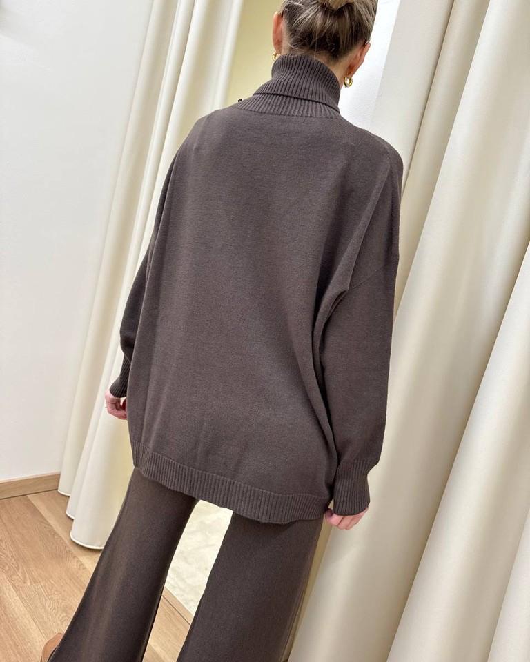 Completo in maglia moro pantalone e maglia collo alto HaveOne Shop Online Completo in maglia moro pantalone e maglia collo alto HaveOne