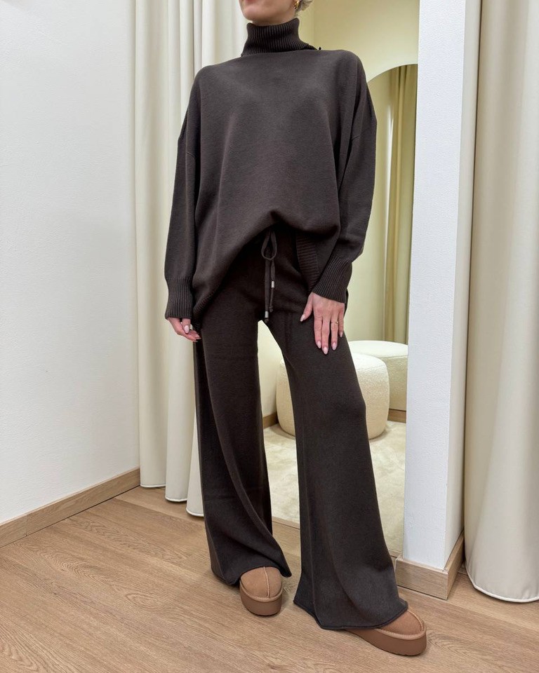 Completo in maglia moro pantalone e maglia collo alto HaveOne Shop Online Completo in maglia moro pantalone e maglia collo alto HaveOne