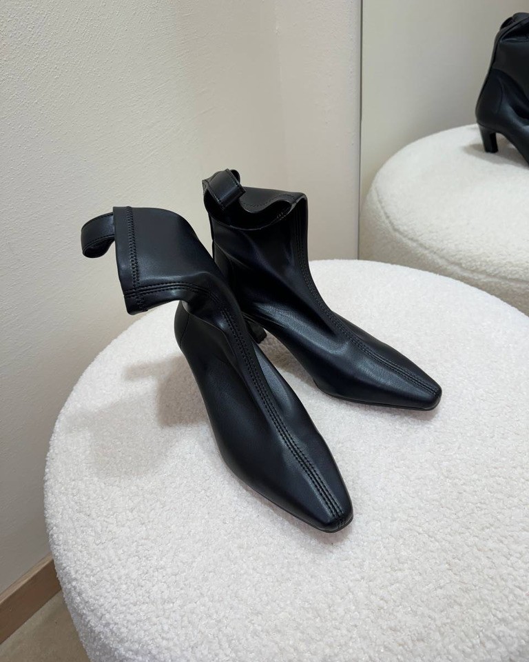 Stivaletto a calza in nappa nero Ovyè Shop Online Stivaletto a calza in nappa nero Ovyè