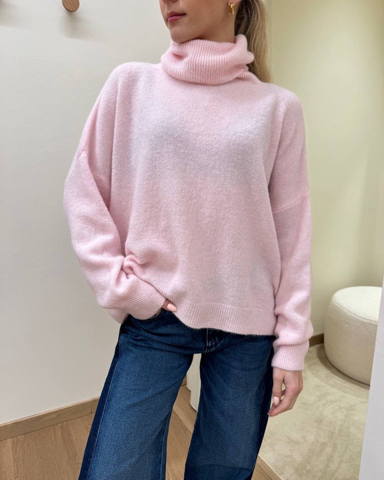 Maglione a scatoletta collo alto rosa pastello Souvenir Shop Online Maglione a scatoletta collo alto rosa pastello Souvenir