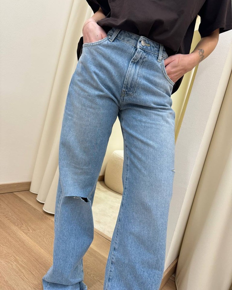Jeans Alex lavaggio denim con tagli Vicolo Shop Online Jeans Alex lavaggio denim con tagli Vicolo