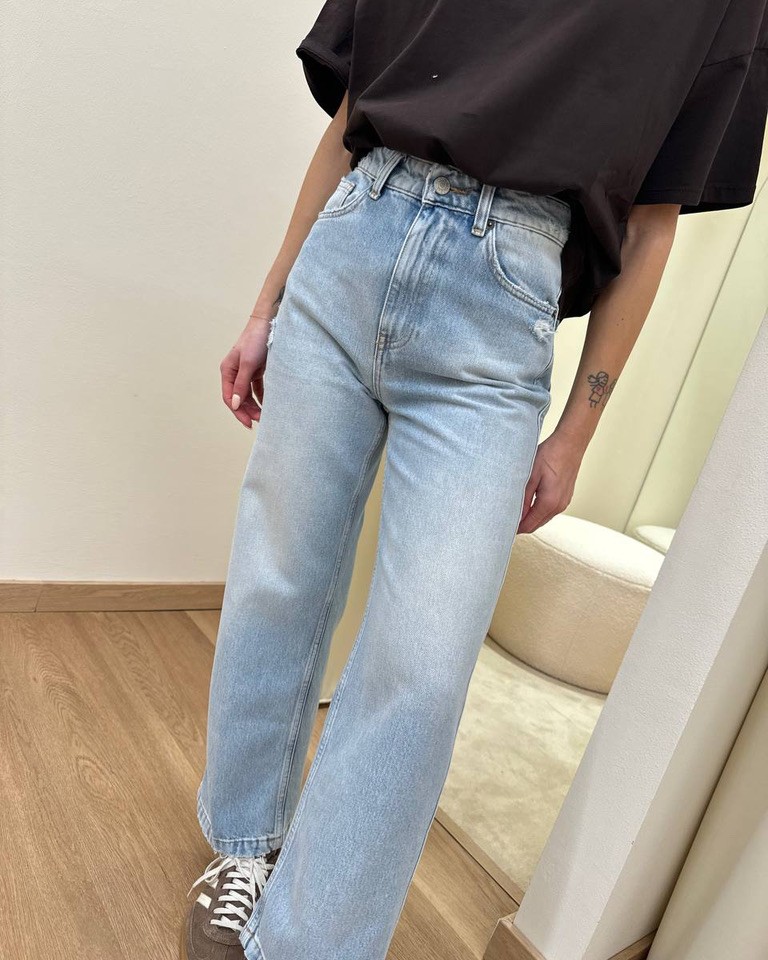 Jeans Kate denim chiaro con rotture Vicolo Shop Online Jeans Kate denim chiaro con rotture Vicolo
