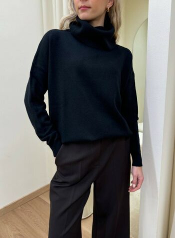 Shop Online Maglia over collo ciambella nera Susy Mix