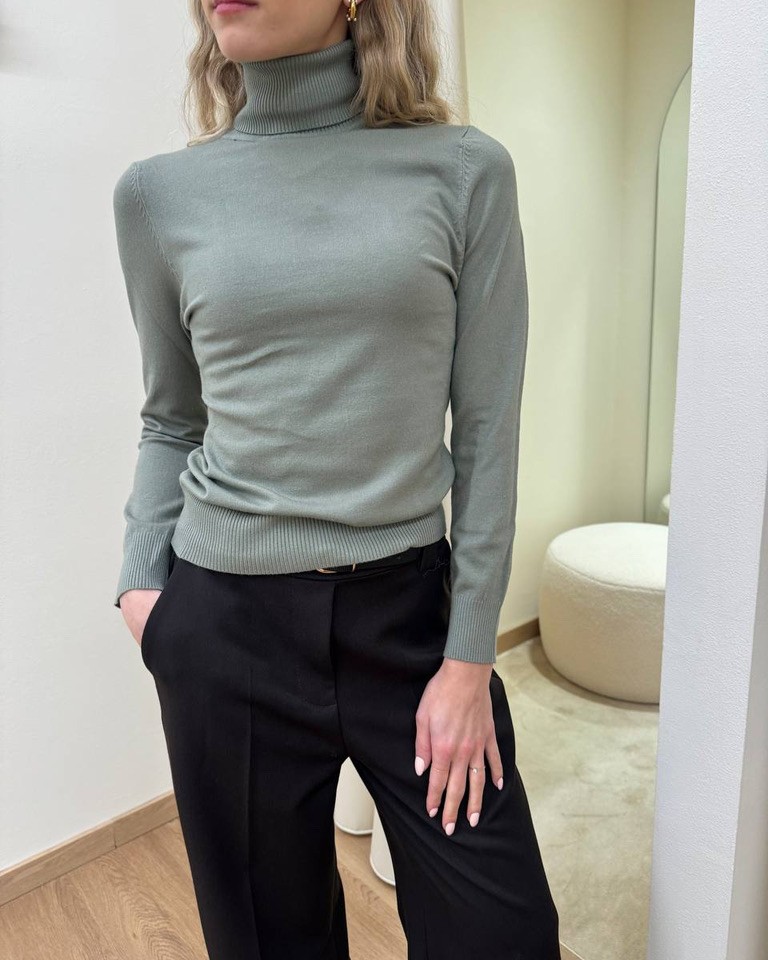 Dolcevita in maglia rasata salvia Susy Mix Shop Online Dolcevita in maglia rasata salvia Susy Mix